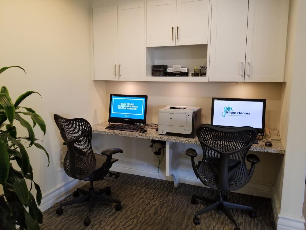 Hilton Garden Inn Montreal Airport Dorval Exterior foto
